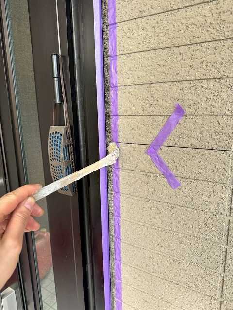 玄関脇の養生作業